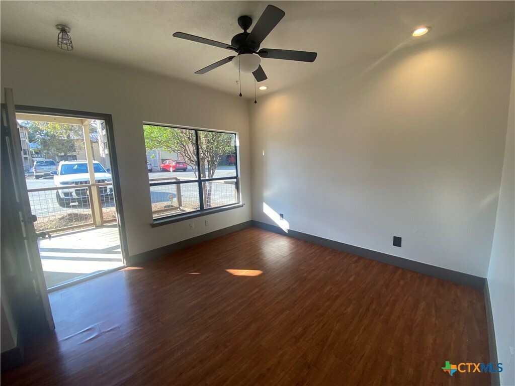 Property Photo:  421 W San Antonio Street H1  TX 78666 