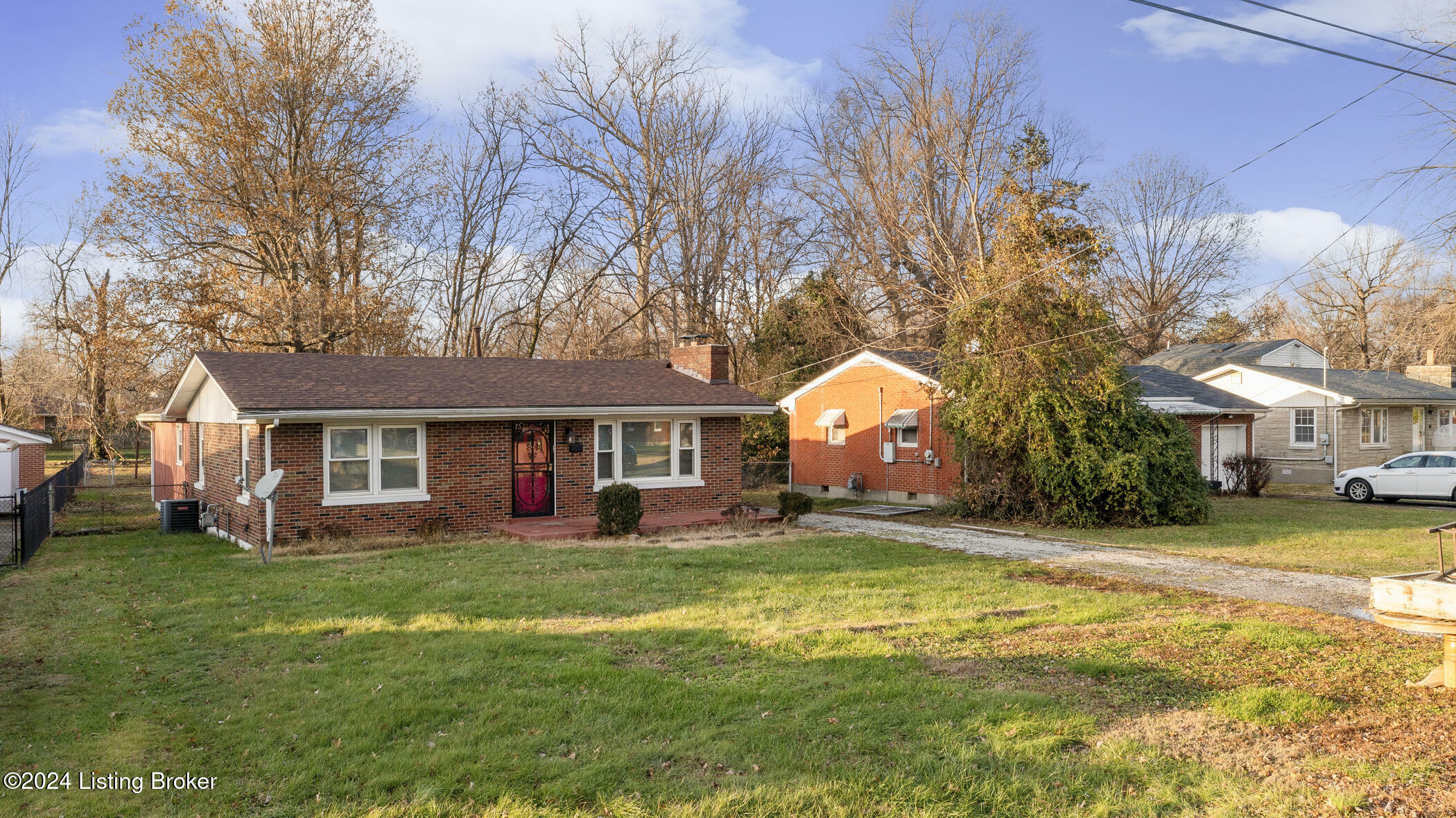 Property Photo:  4434 Lynnview Dr  KY 40216 