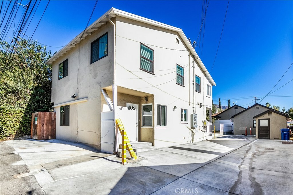 Property Photo:  229 Mayflower Avenue  CA 91016 