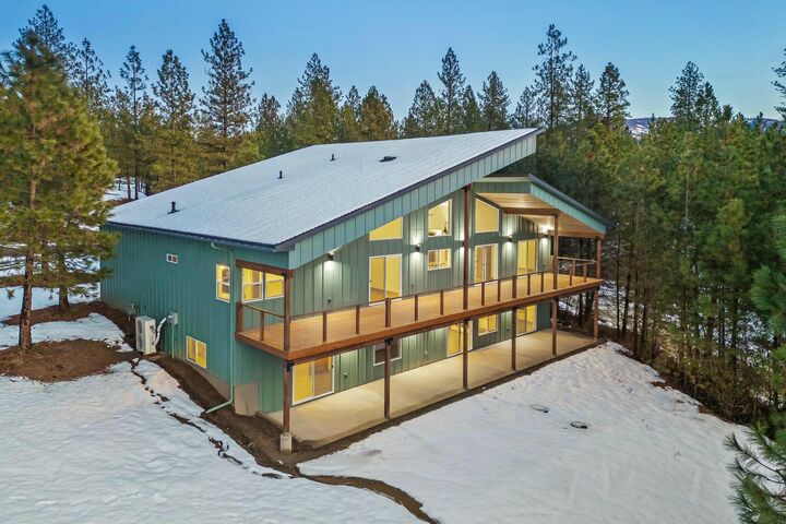 Property Photo:  1424 Sherman View Way  WA 99141 