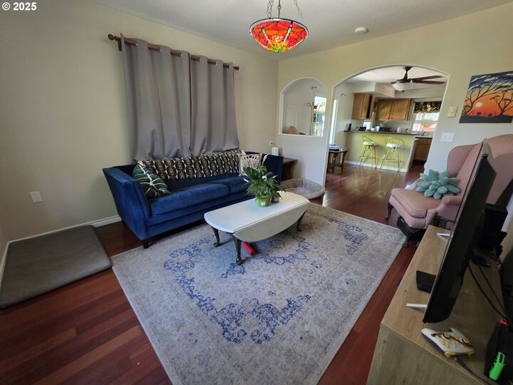 Property Photo:  124 NW 18th Ave  WA 98607 
