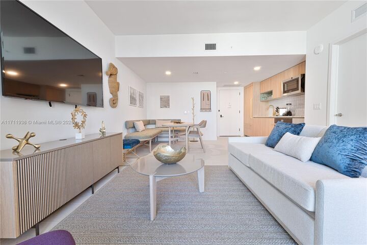 Property Photo: 601 NE 1st Ave 2409 FL 33132