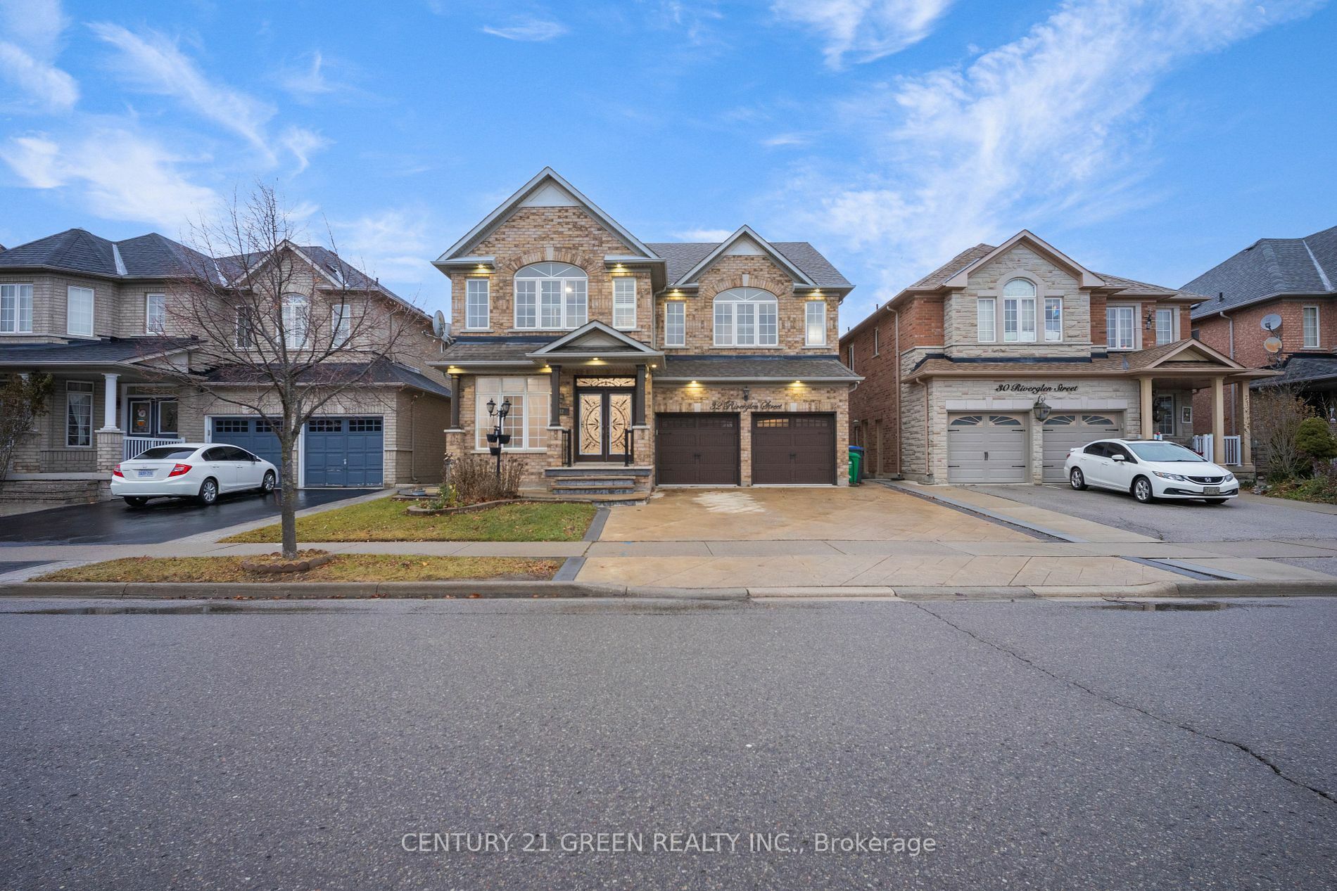 32 Riverglen St  Brampton ON L6P 2N4 photo