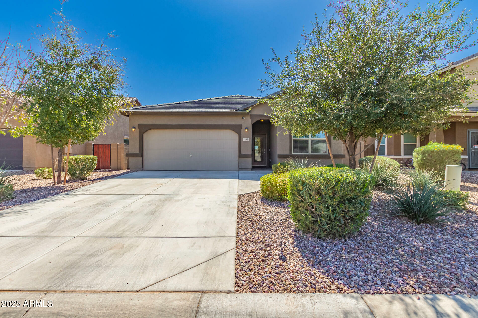 Property Photo: 303 W Mammoth Cave Drive AZ 85140
