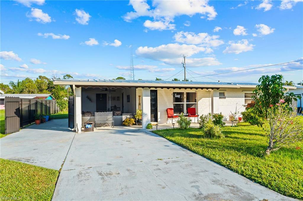 Property Photo: 40 Victoria Dr N FL 33917