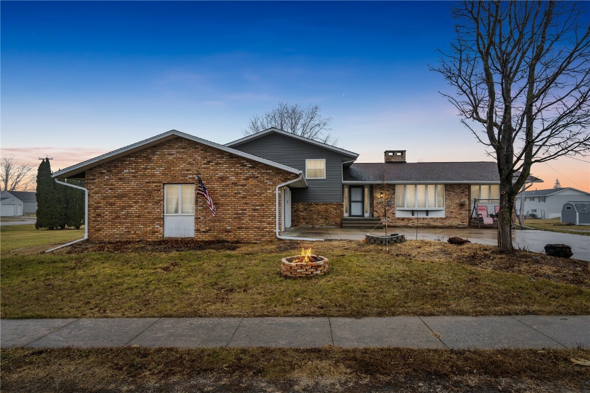 Property Photo:  202 7th Street  IA 52346 