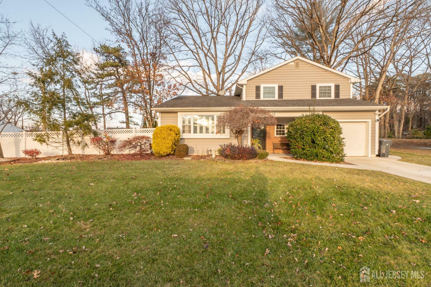 Property Photo:  10 Arvin Road  NJ 08857 