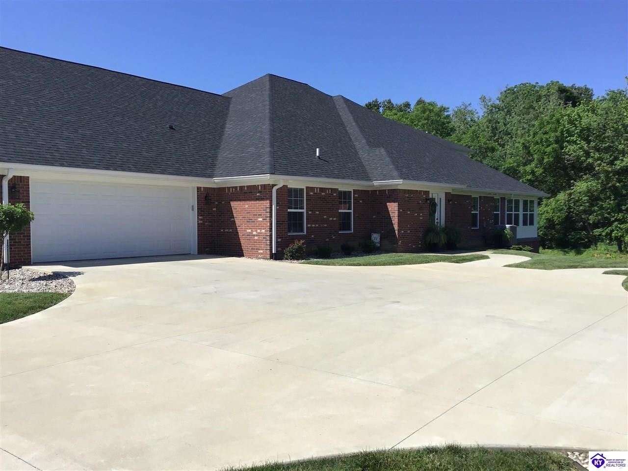 Property Photo: 106 Legacy Court Unit B KY 42701