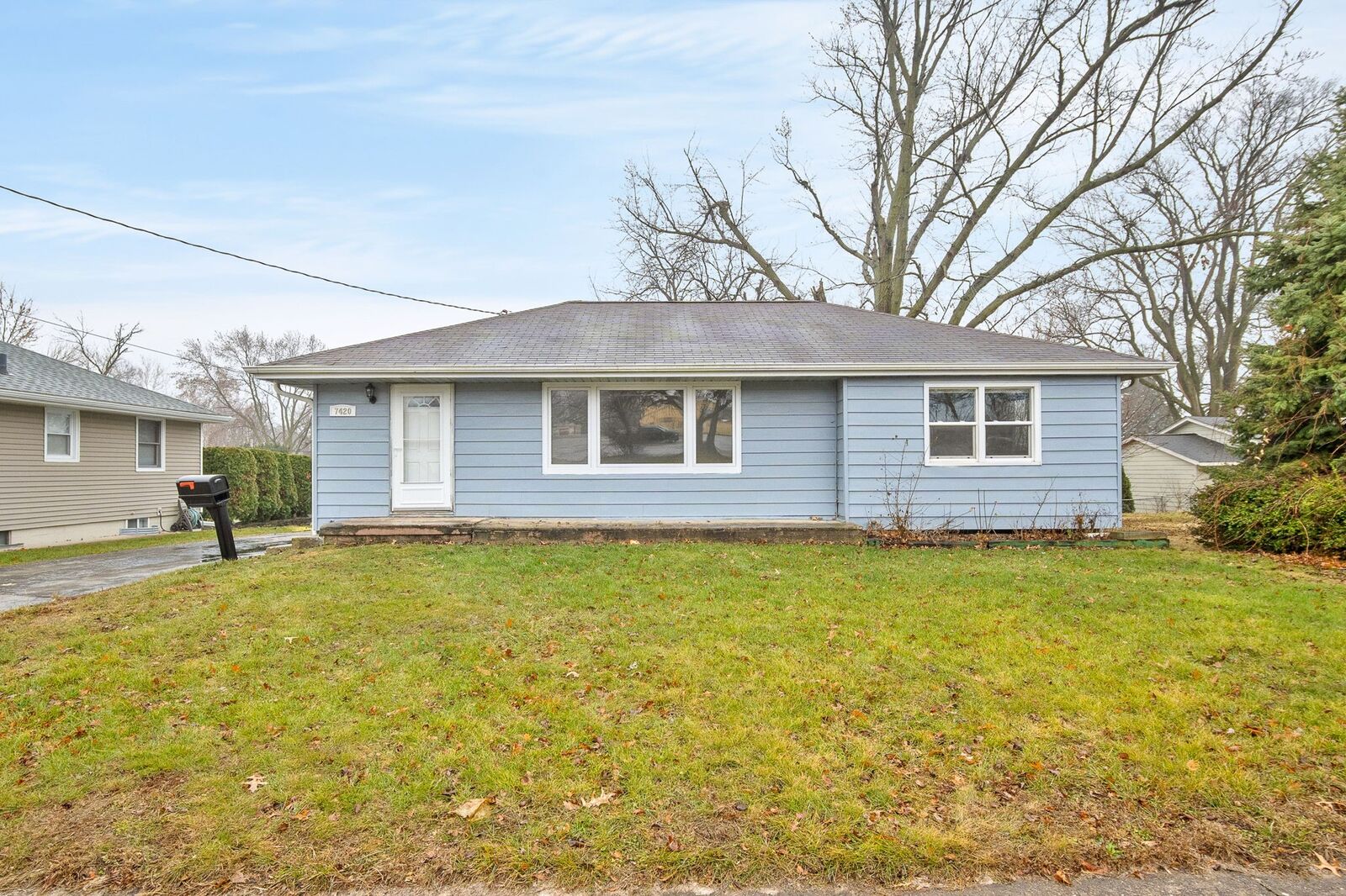 Property Photo: 7420 Dennis Drive IA 50322