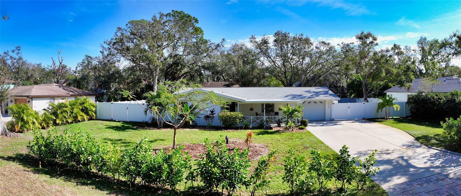 Property Photo:  2307 Robinson Avenue  FL 34232 