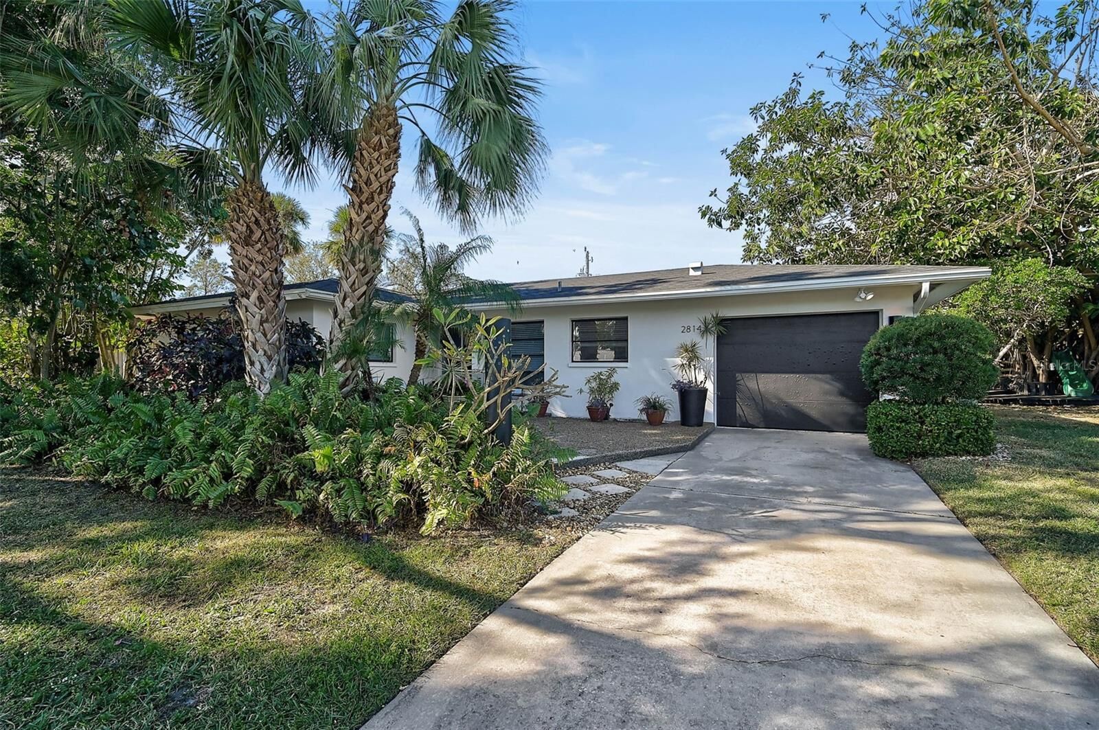 Property Photo:  2814 Suncrest Drive  FL 34239 