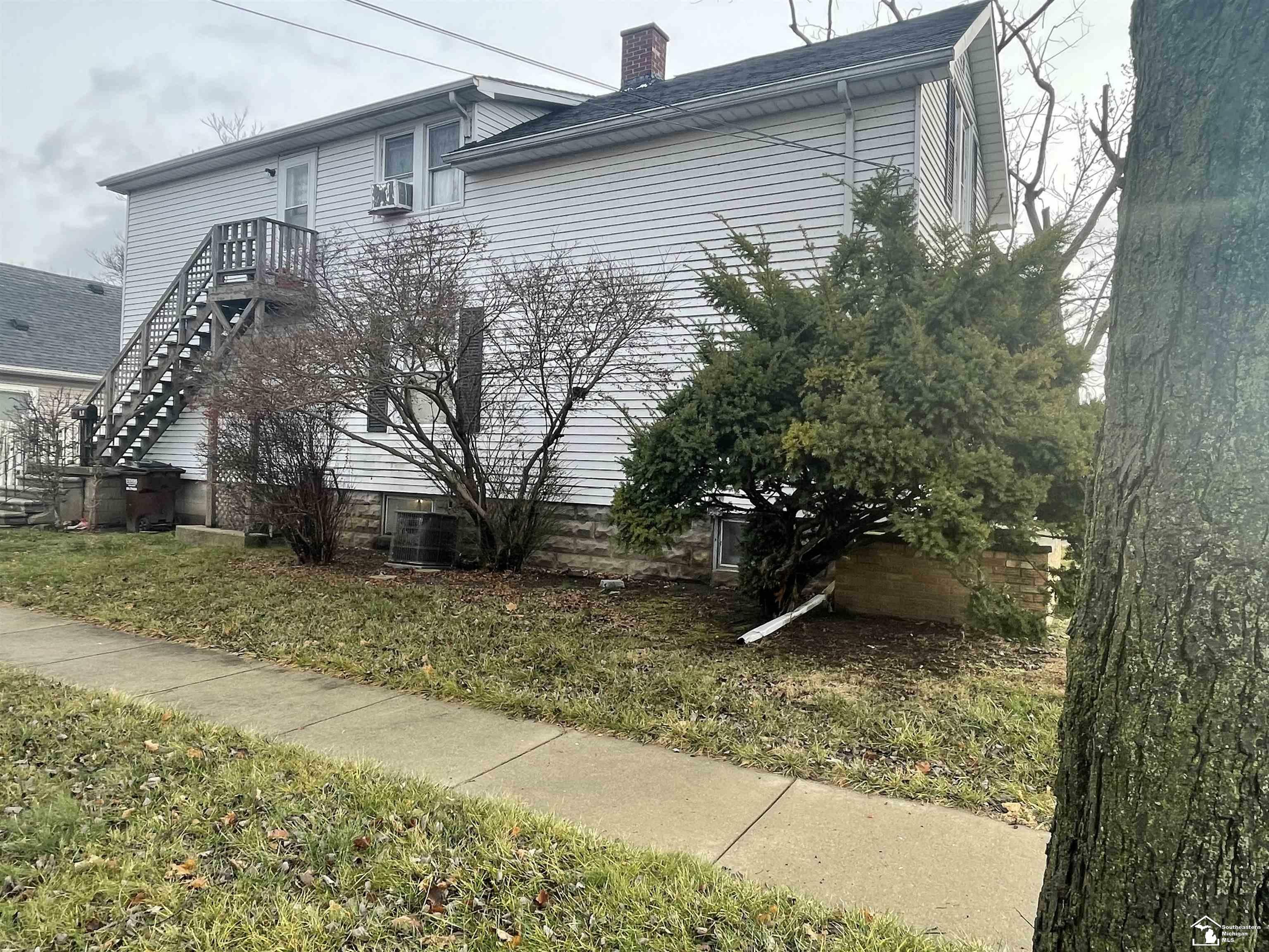 Property Photo:  128 W Willow Street  MI 48162 