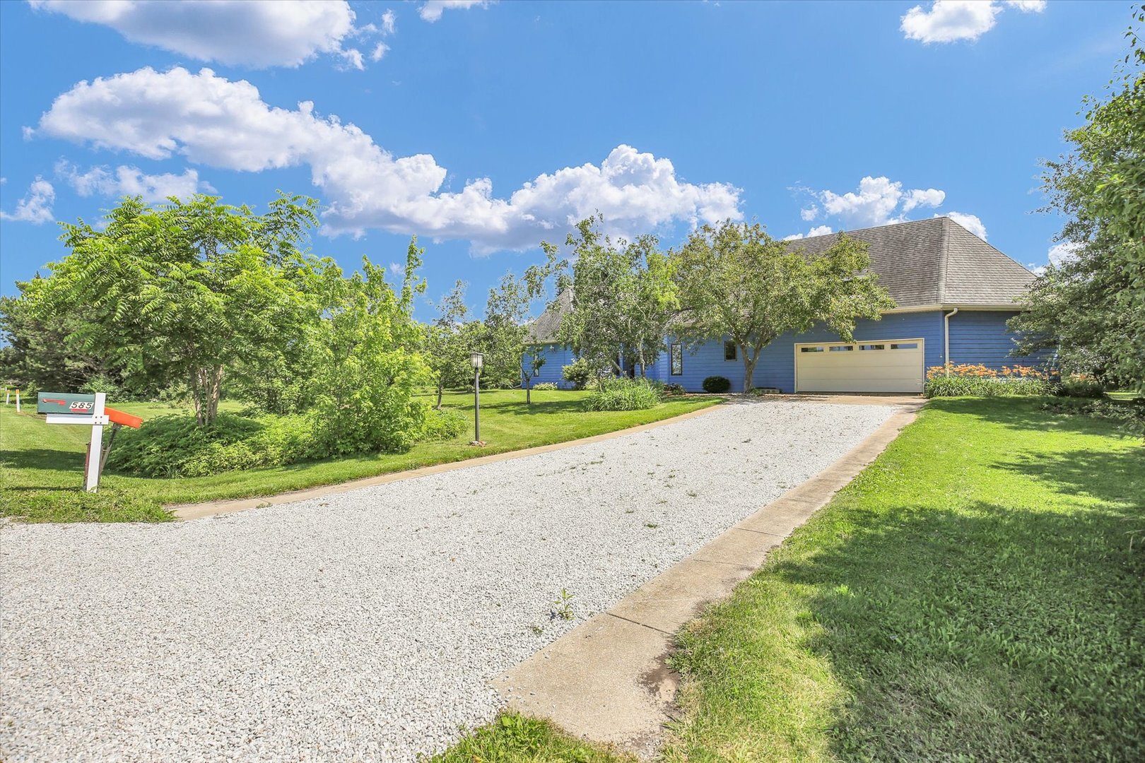 Property Photo: 585 Cr 1800 N IL 61822