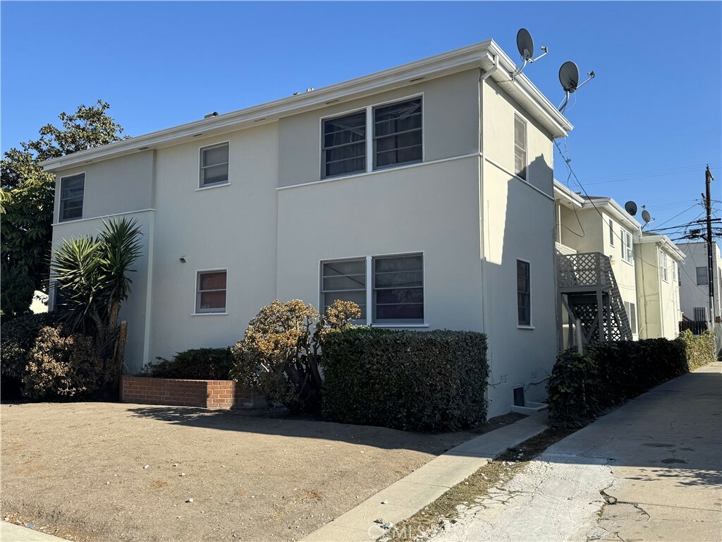 Property Photo:  5076 Pickford Street  CA 90019 