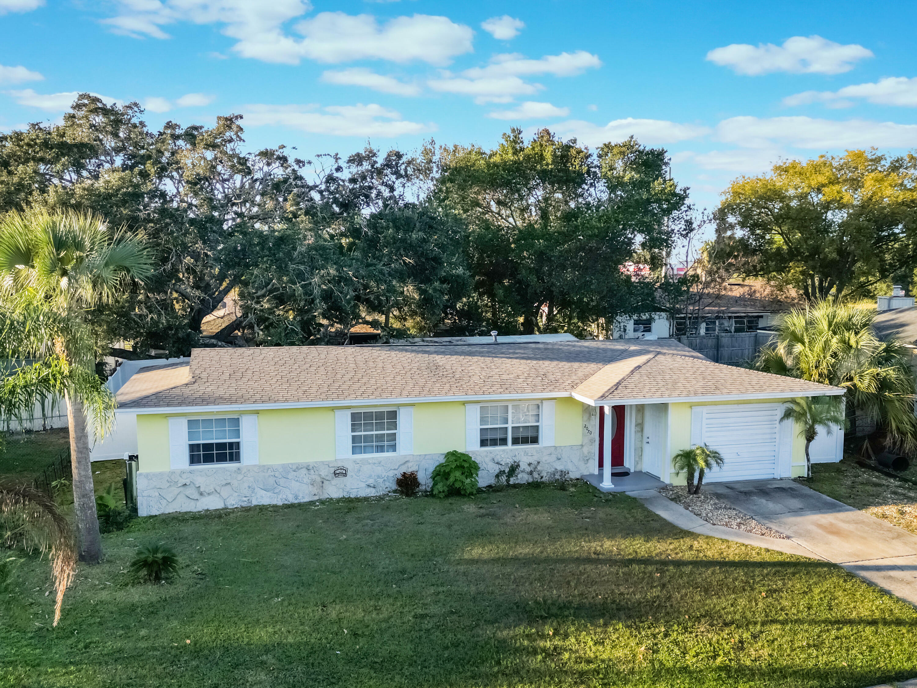 Property Photo:  2070 Keyes Lane  FL 32738 