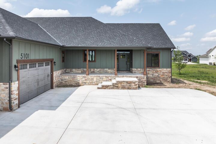 Property Photo:  5101 Shoreside Ct  KS 67101 