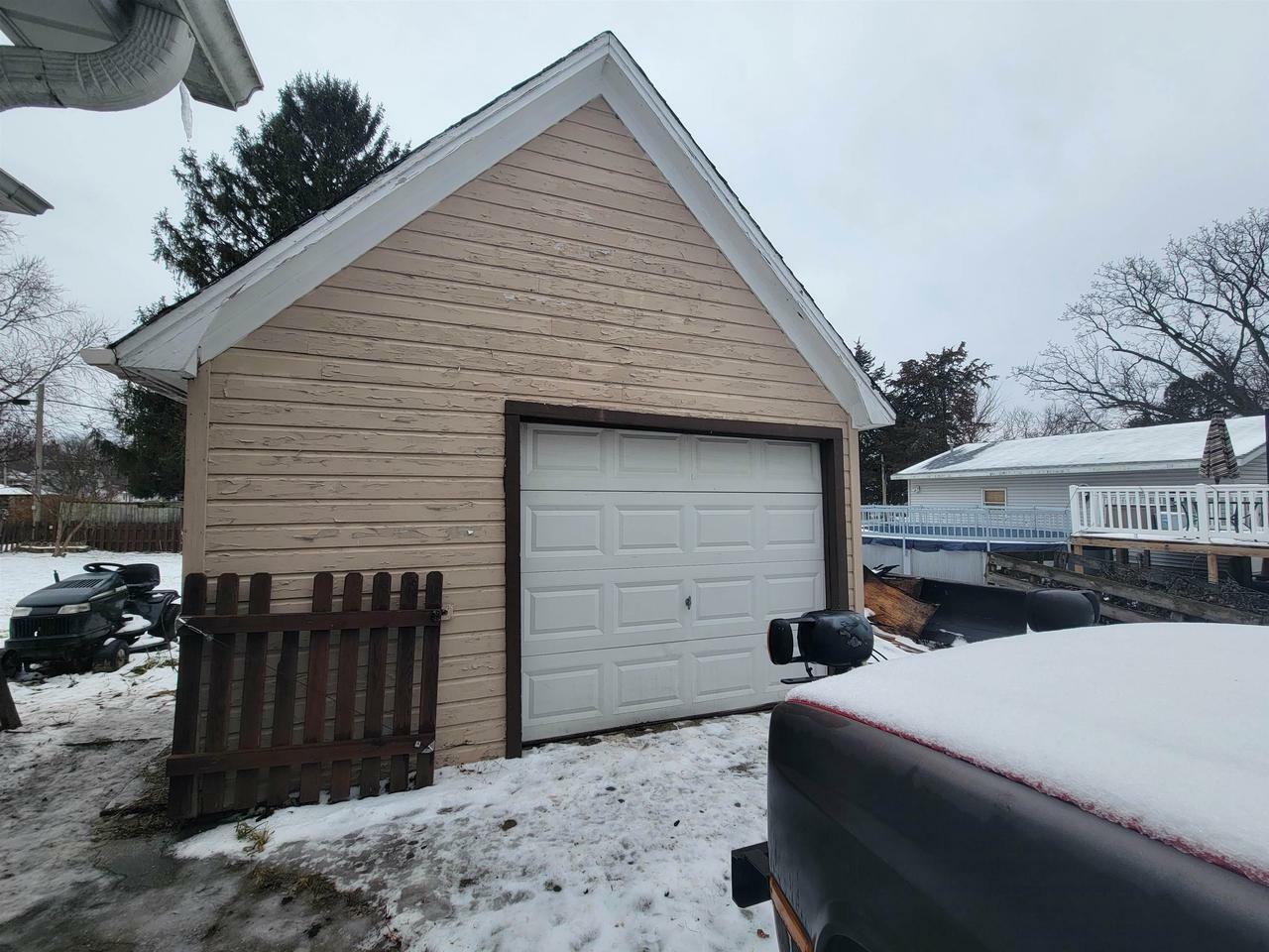 Property Photo:  415 North Chatham Street  WI 53548 