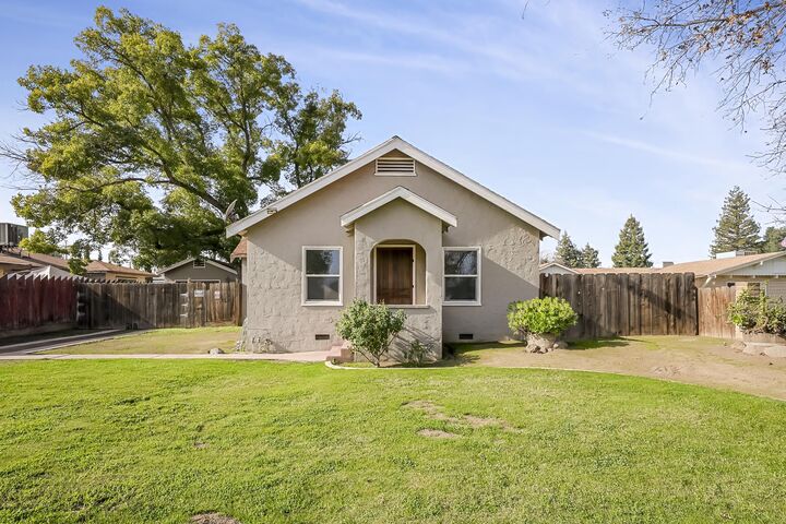 409 N Highland Street  Tulare CA 93274 photo