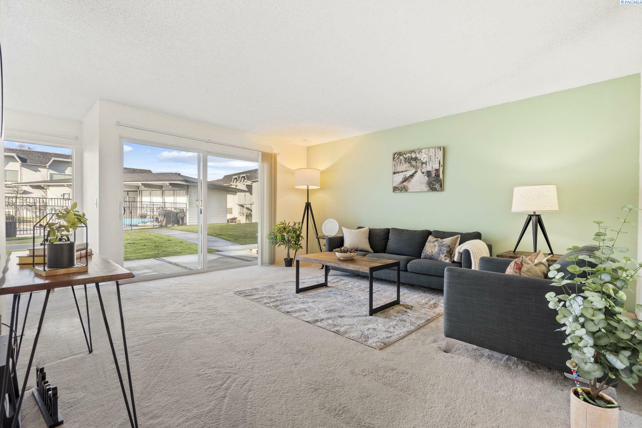 Property Photo:  2401 W Canal Dr Unit 8-B  WA 99336 