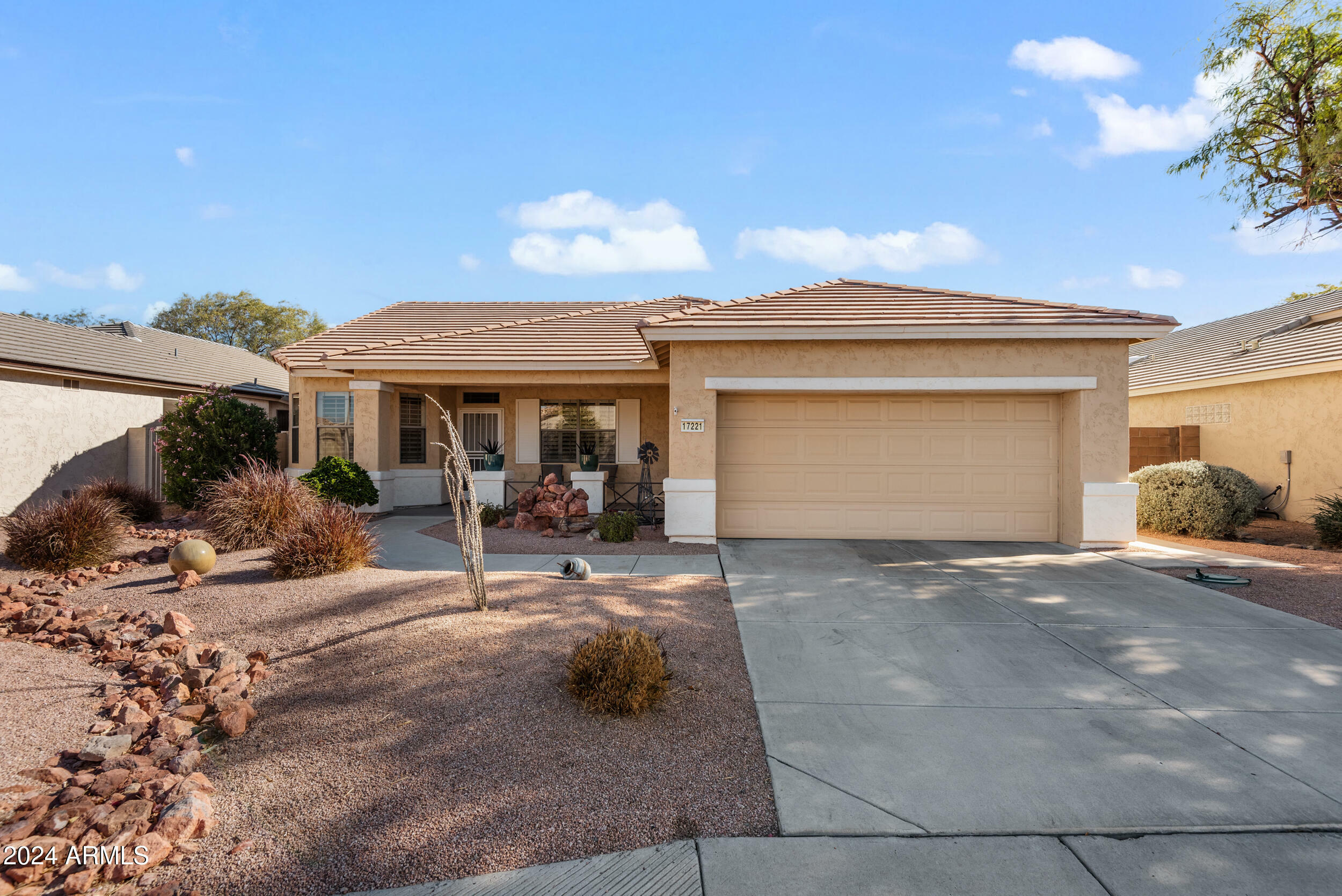 Property Photo:  17221 N Thornberry Drive  AZ 85374 