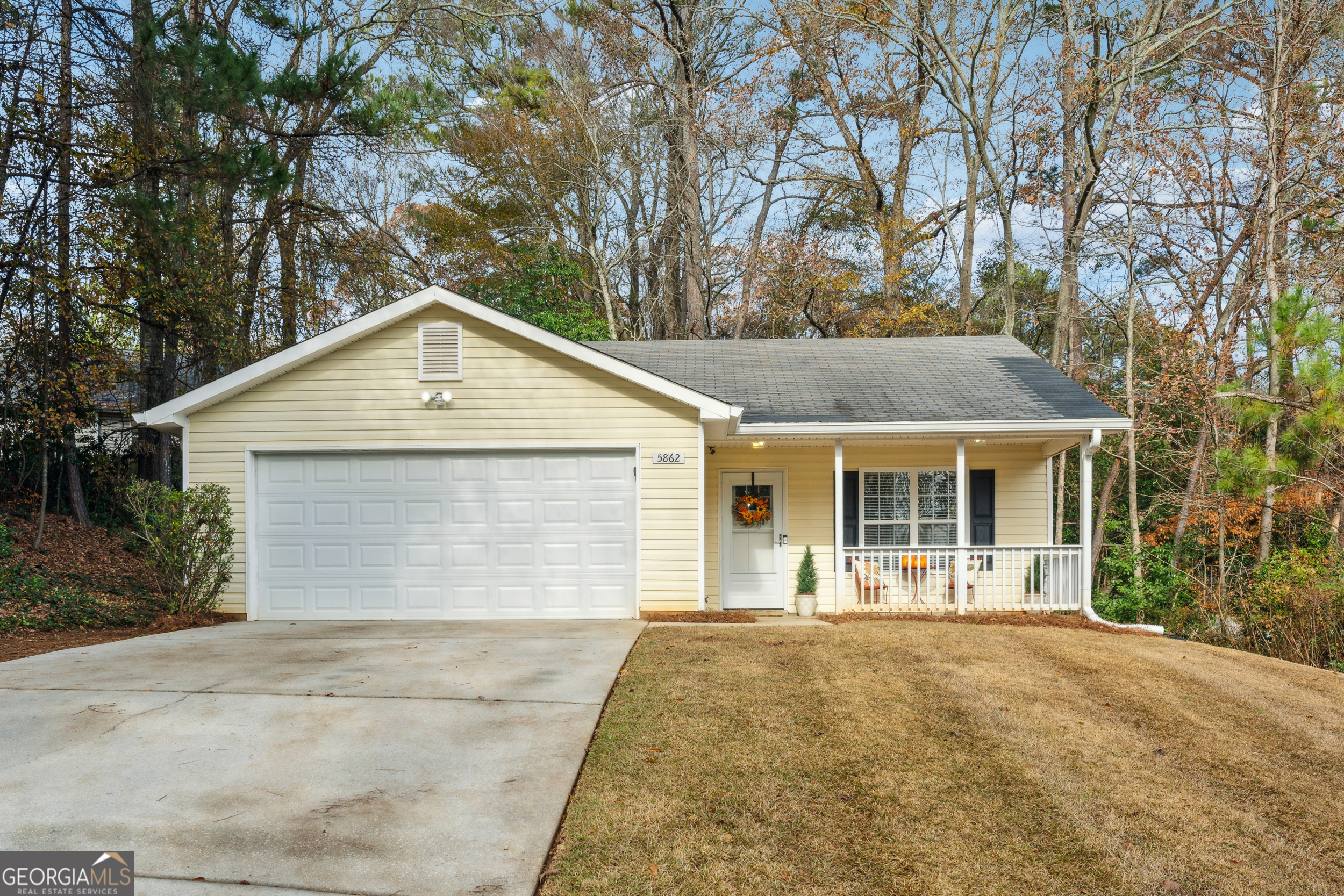 Property Photo:  5862 Homestead Circle  GA 30273 