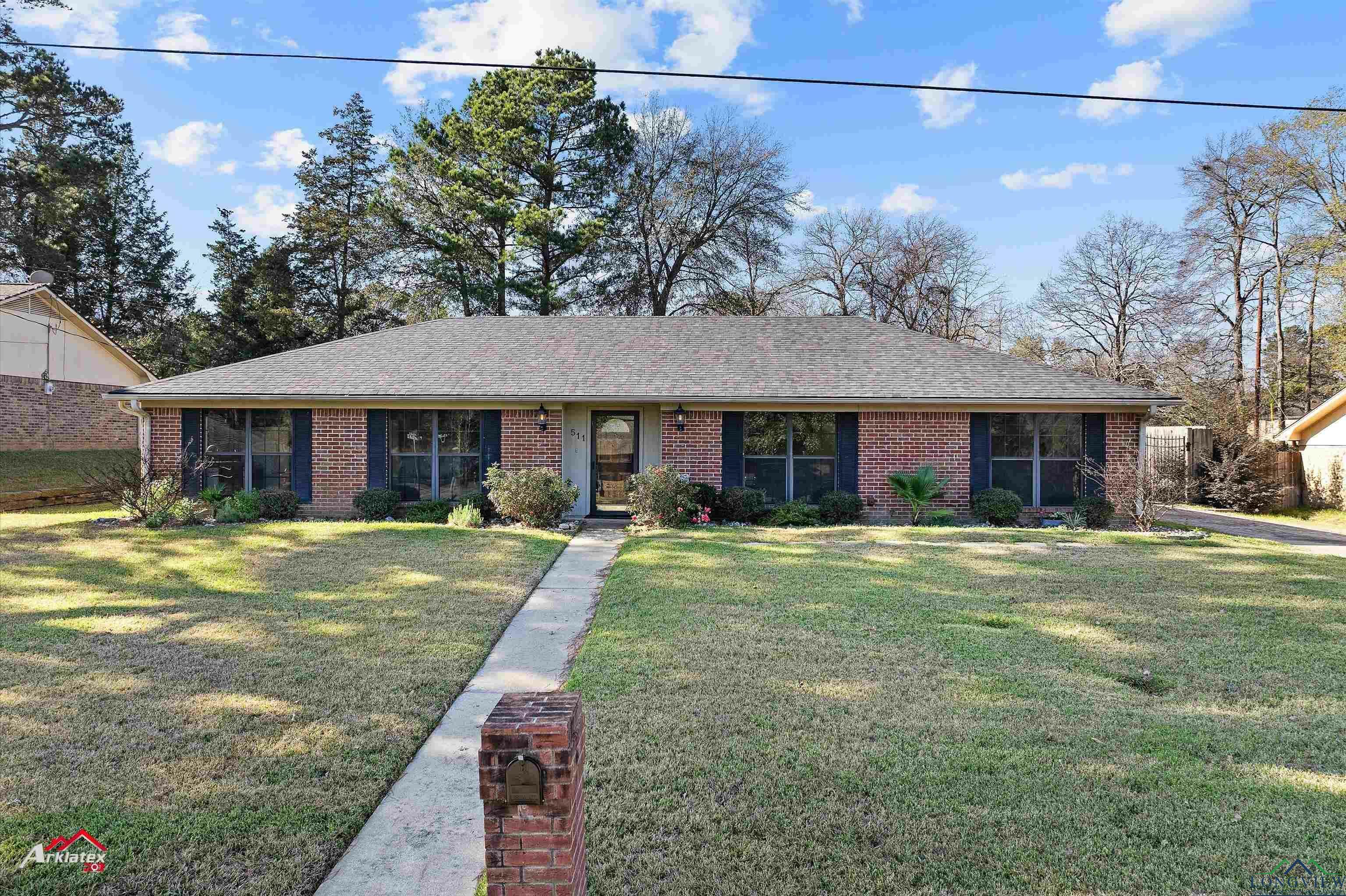 Property Photo:  511 Country Club  TX 75672 