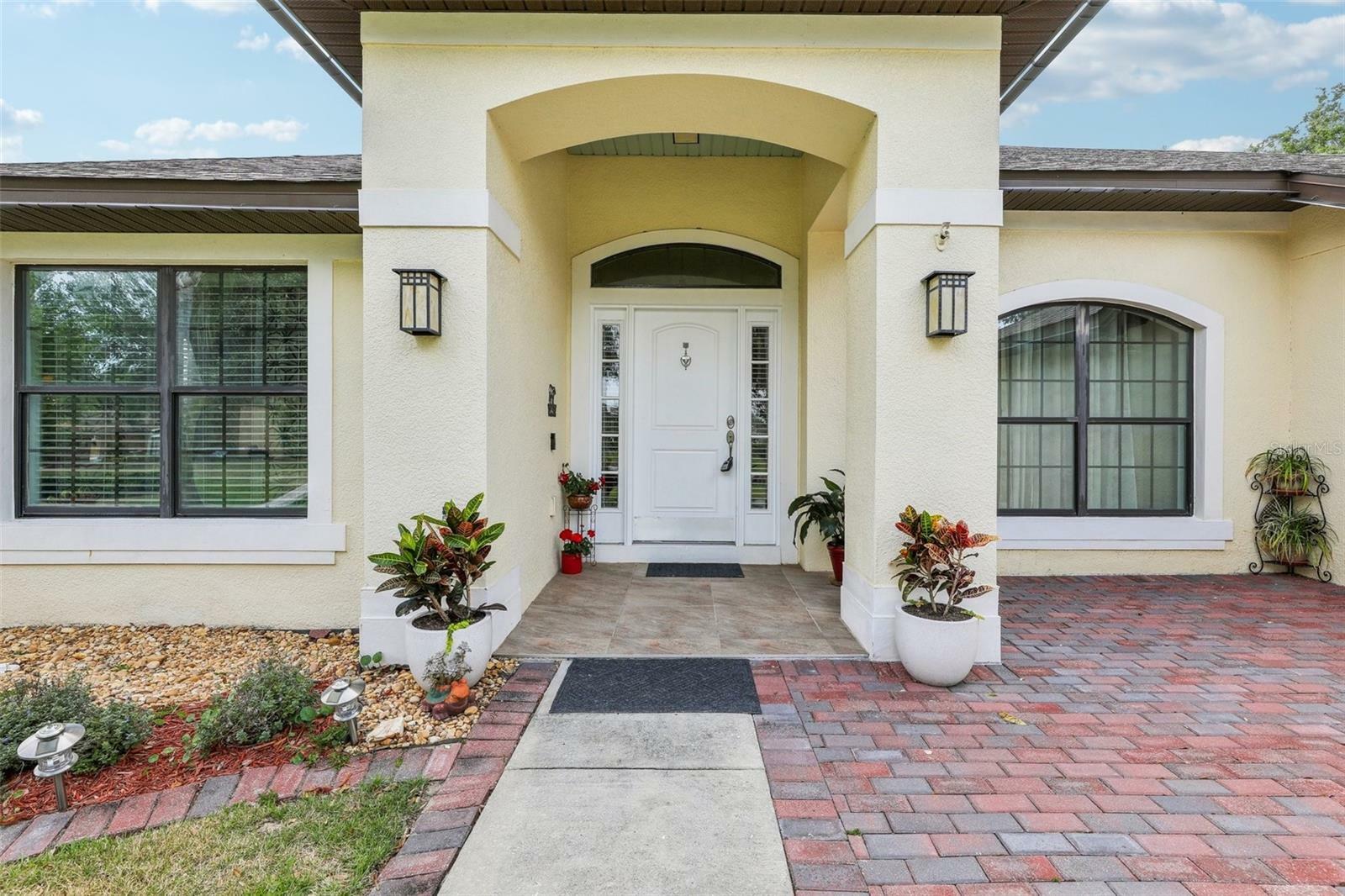 Property Photo: 36729 Alaqua Court FL 32736