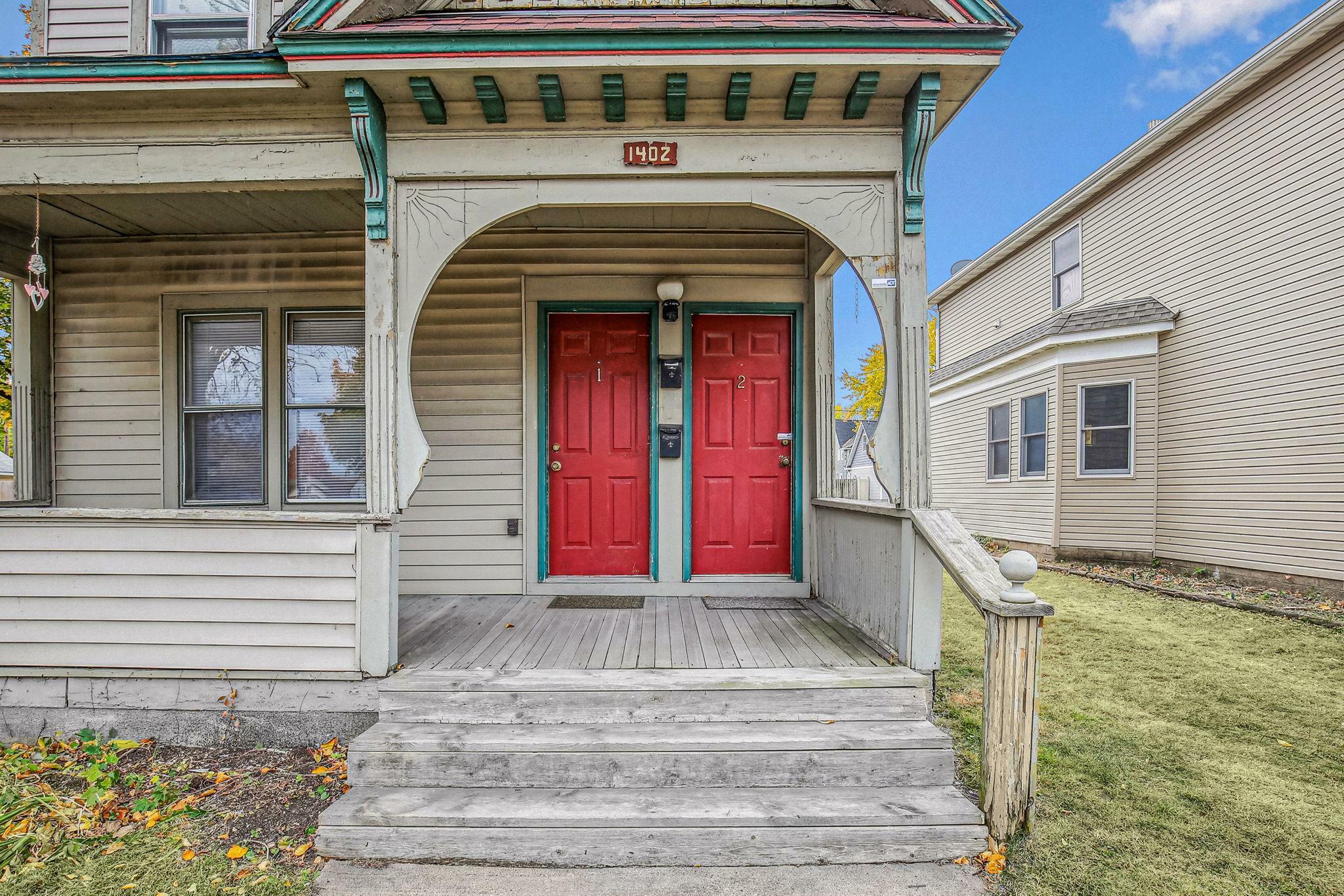 Property Photo:  1402 Thomas Avenue  MN 55104 