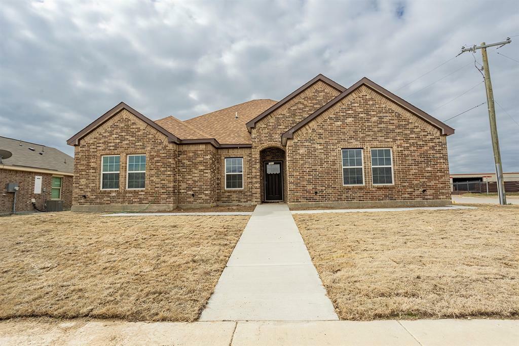 Property Photo:  1501 Oak Creek Drive  TX 75141 