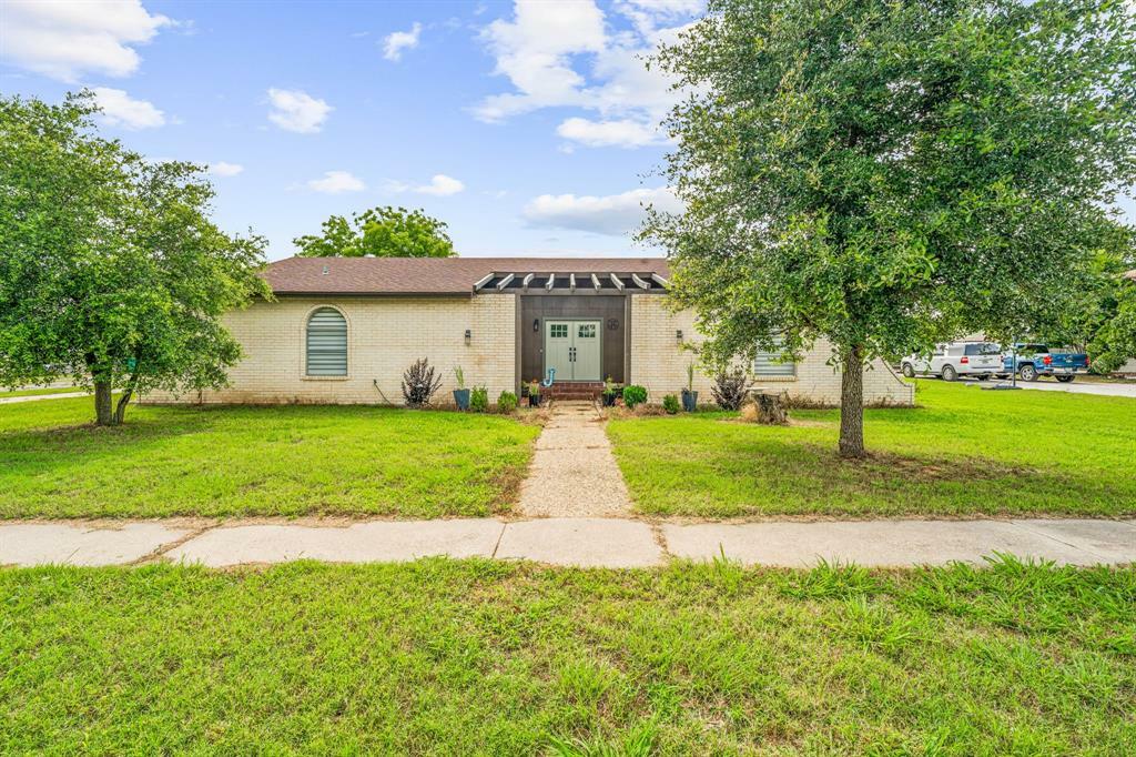 Property Photo:  517 S Walnut Street  TX 76448 