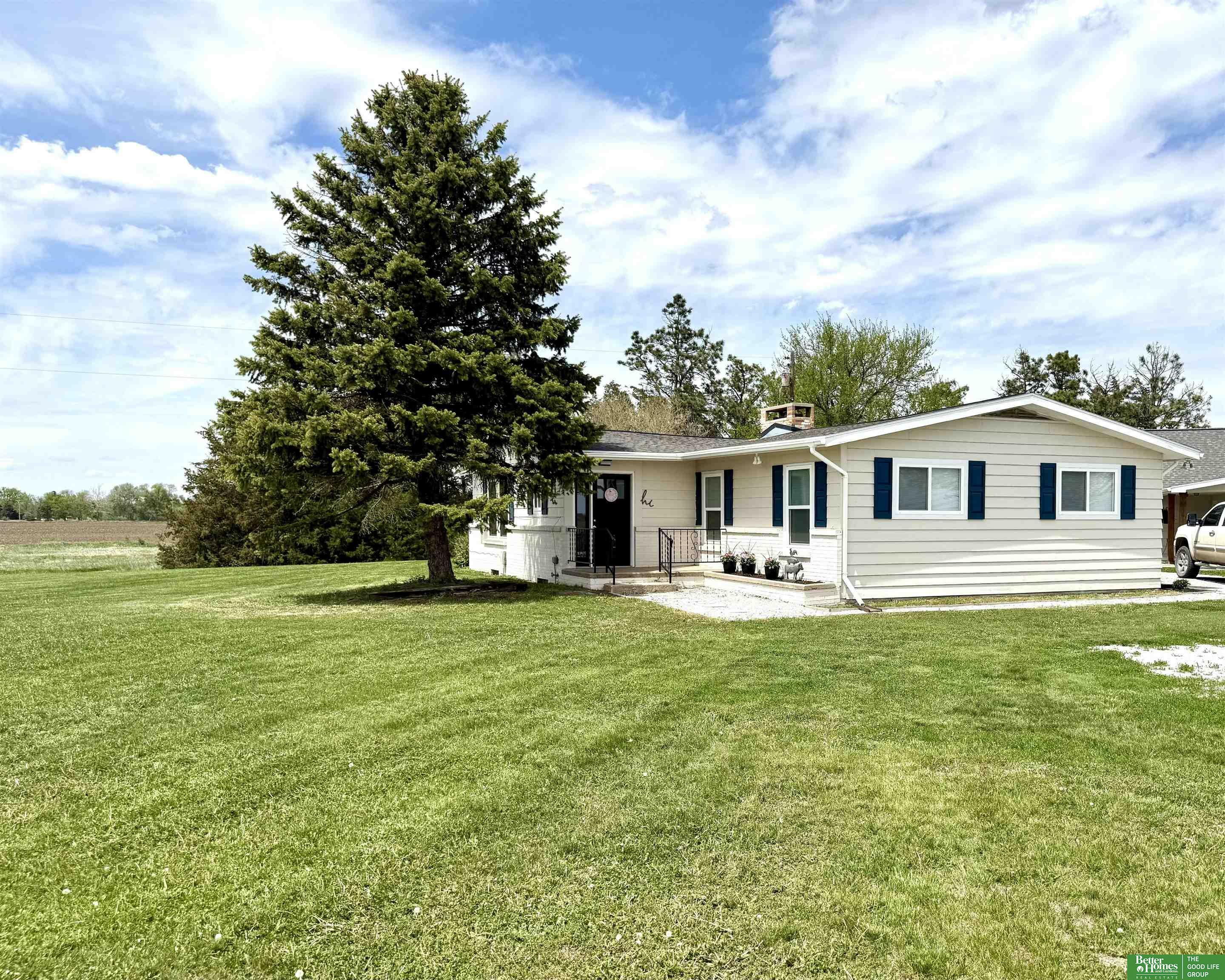 Property Photo: 1406 Road M-450 Road NE 68401