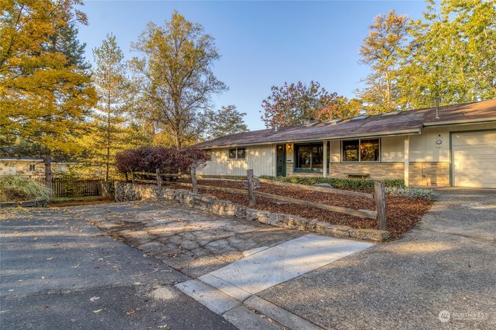 Property Photo:  118  Delmas Street  WA 99362 