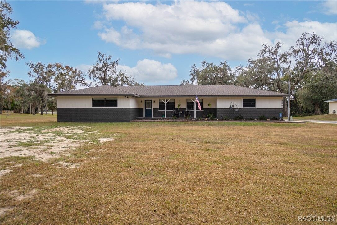 Property Photo:  8600 E Magnolia Street  FL 34436 