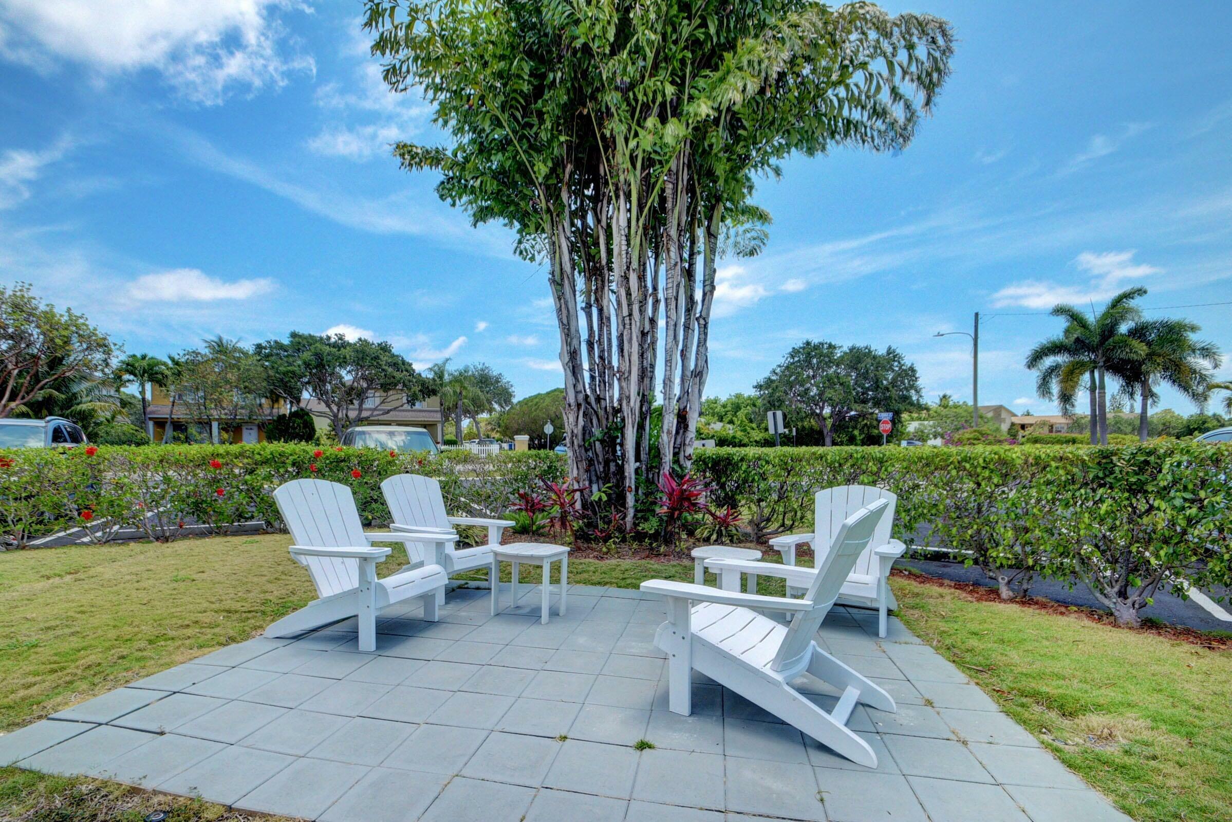 Property Photo:  525 S Broadway Street G  FL 33462 