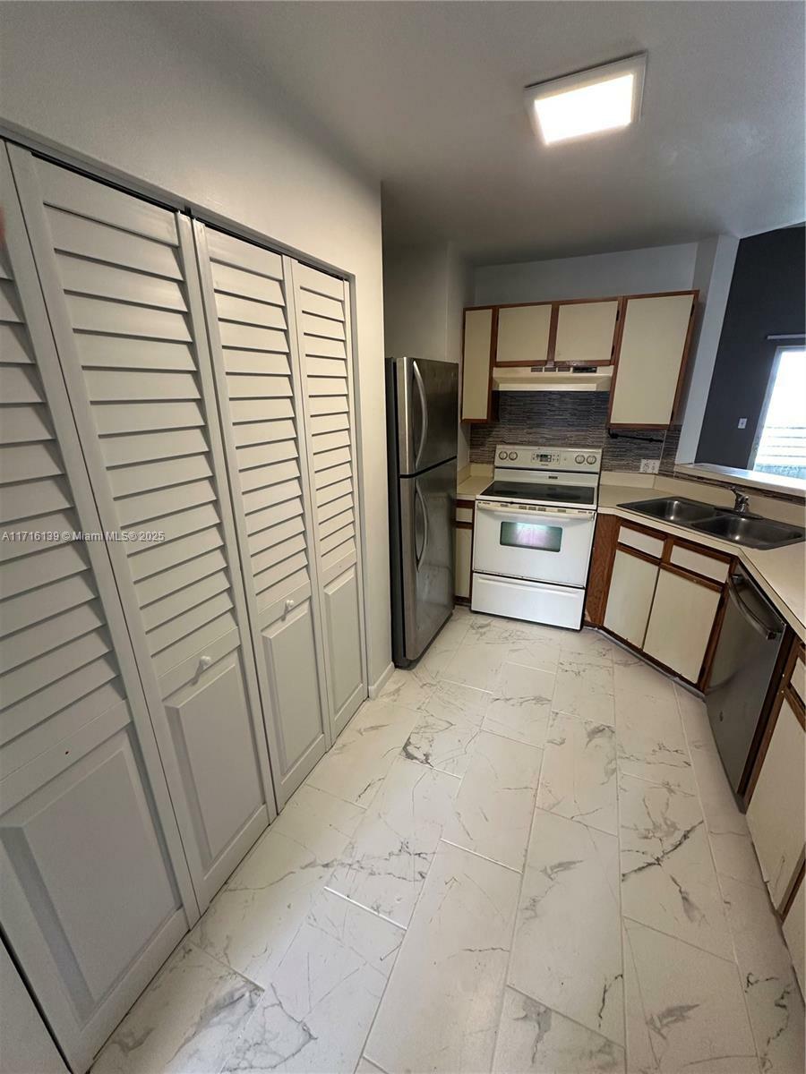 Property Photo:  3417 NW 44th St 203  FL 33309 