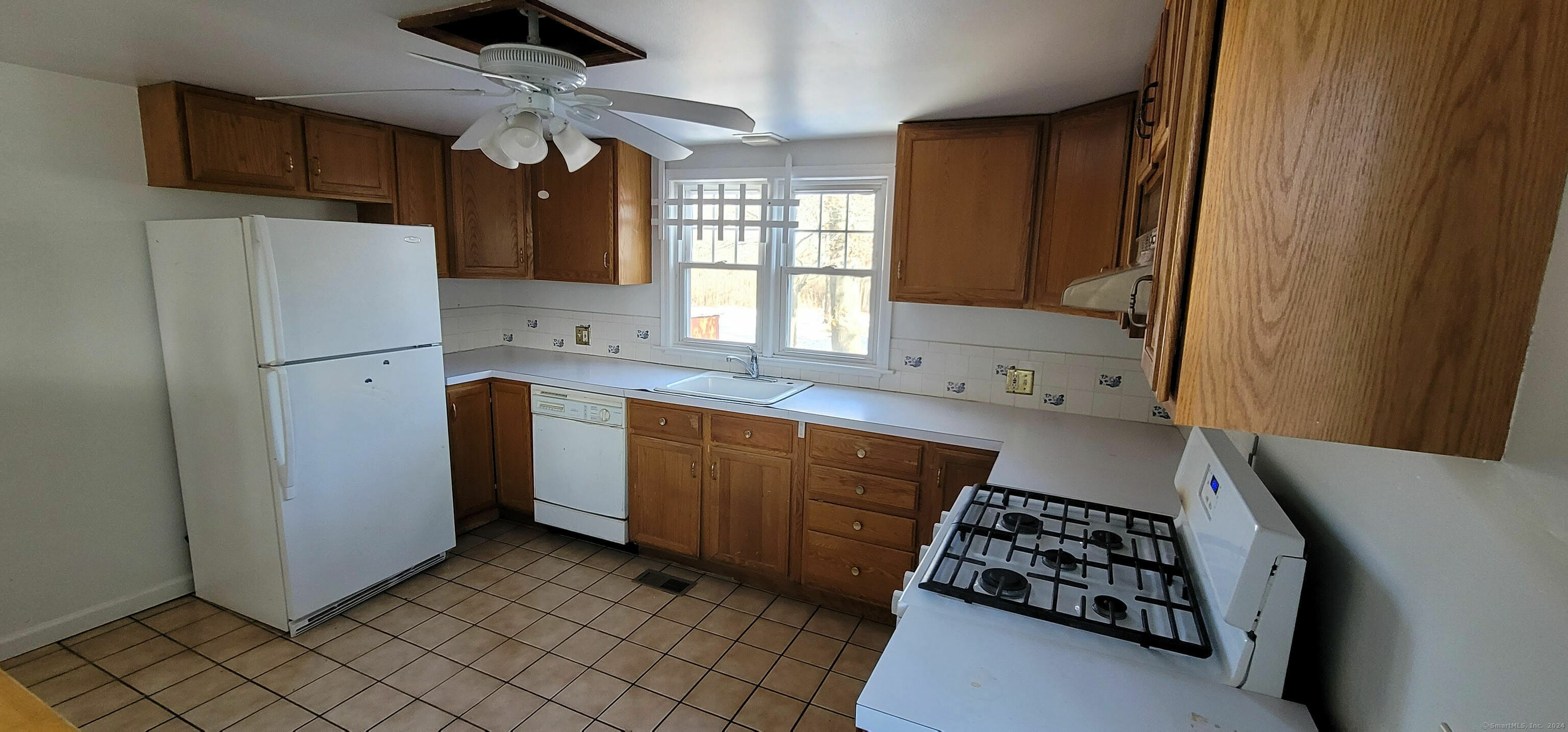 Property Photo:  50 North Taylor Avenue  CT 06854 