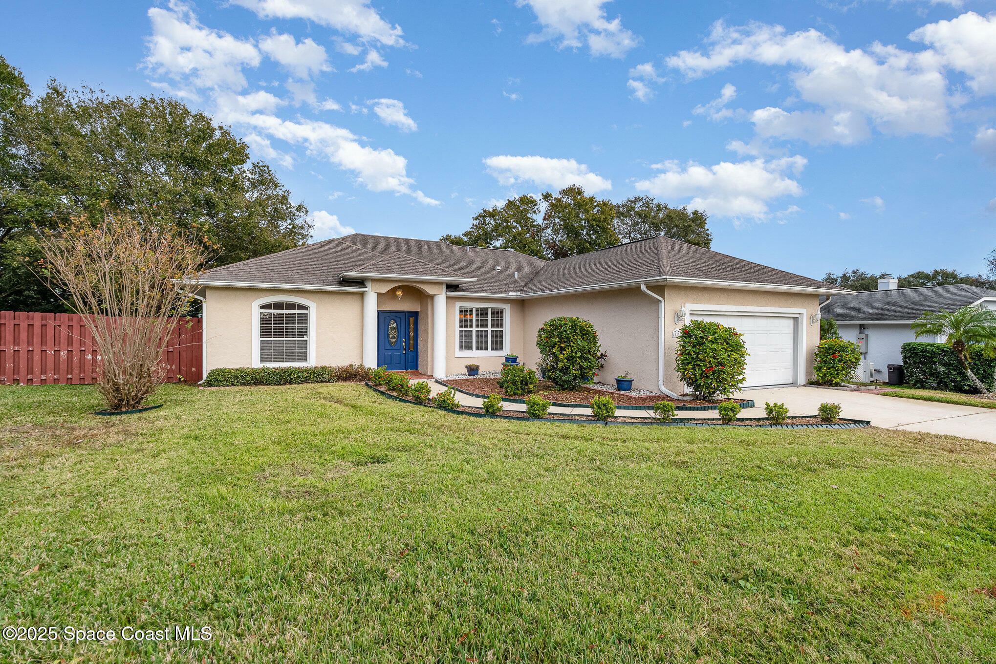 Property Photo:  833 Parkwood Avenue  FL 32796 