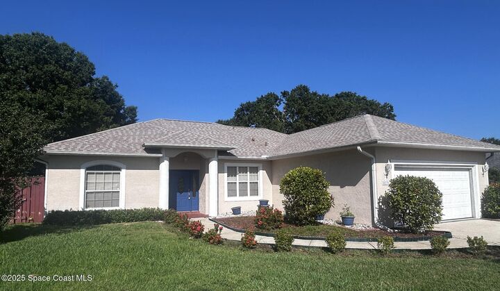 Property Photo: 833 Parkwood Avenue FL 32796