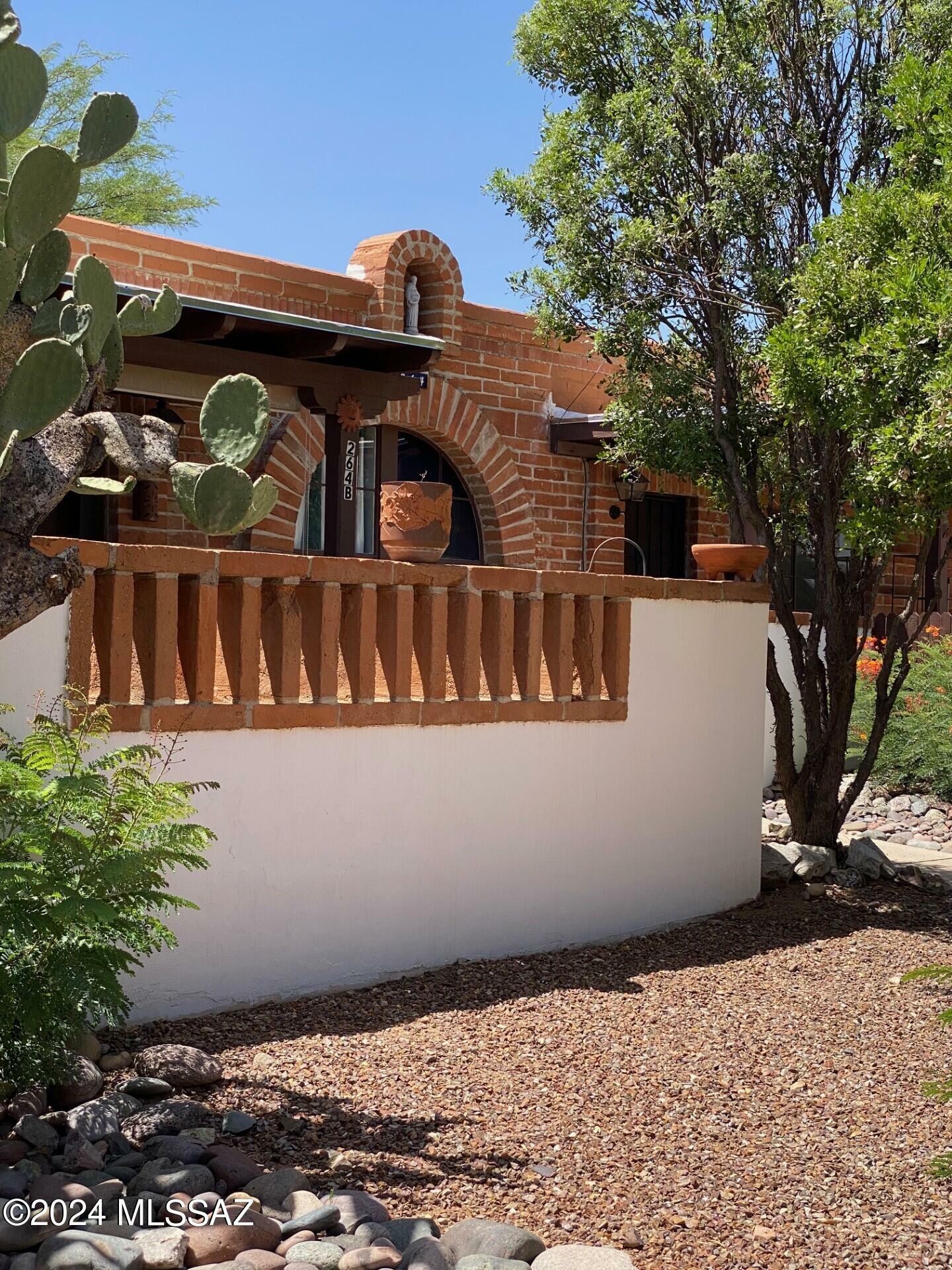 Property Photo:  264 S Paseo Sarta B  AZ 85614 