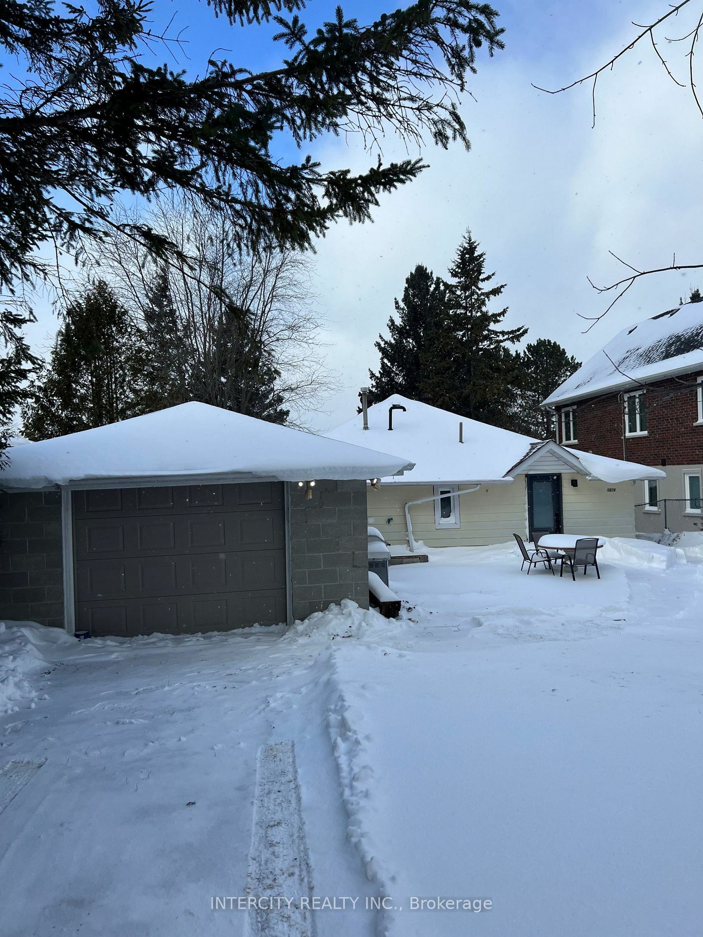 Property Photo:  1074 River Rd E  ON L9Z 2R1 