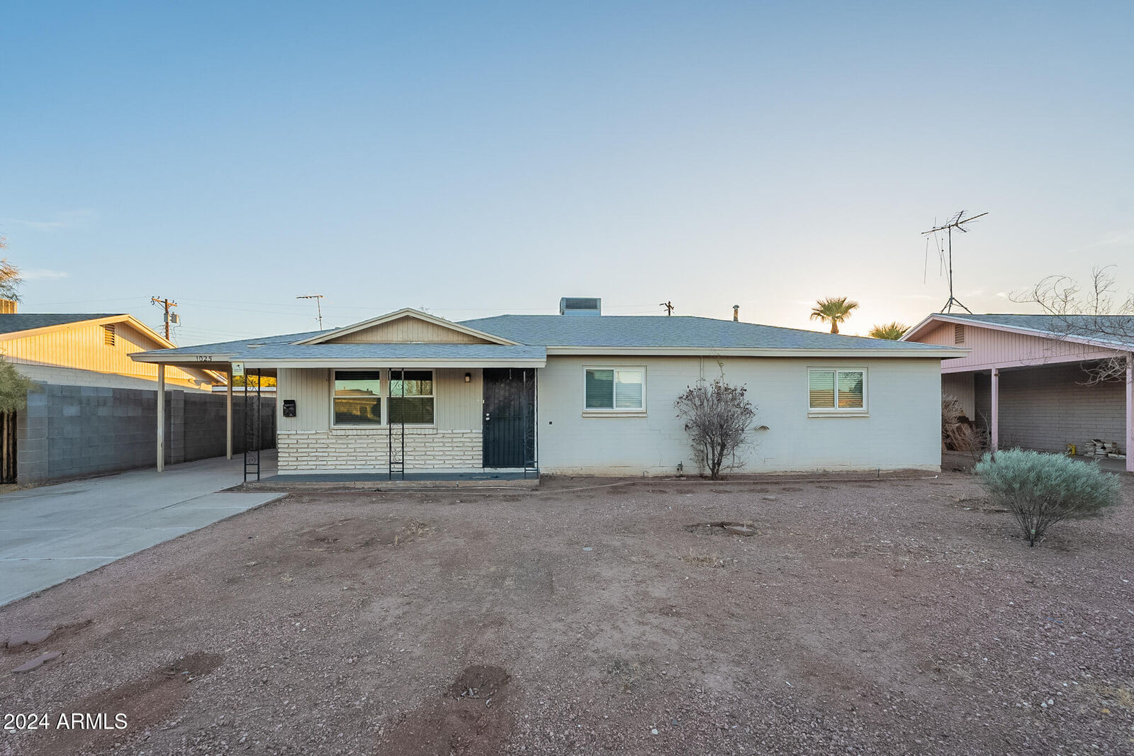 Property Photo:  1025 S Lola Lane  AZ 85281 
