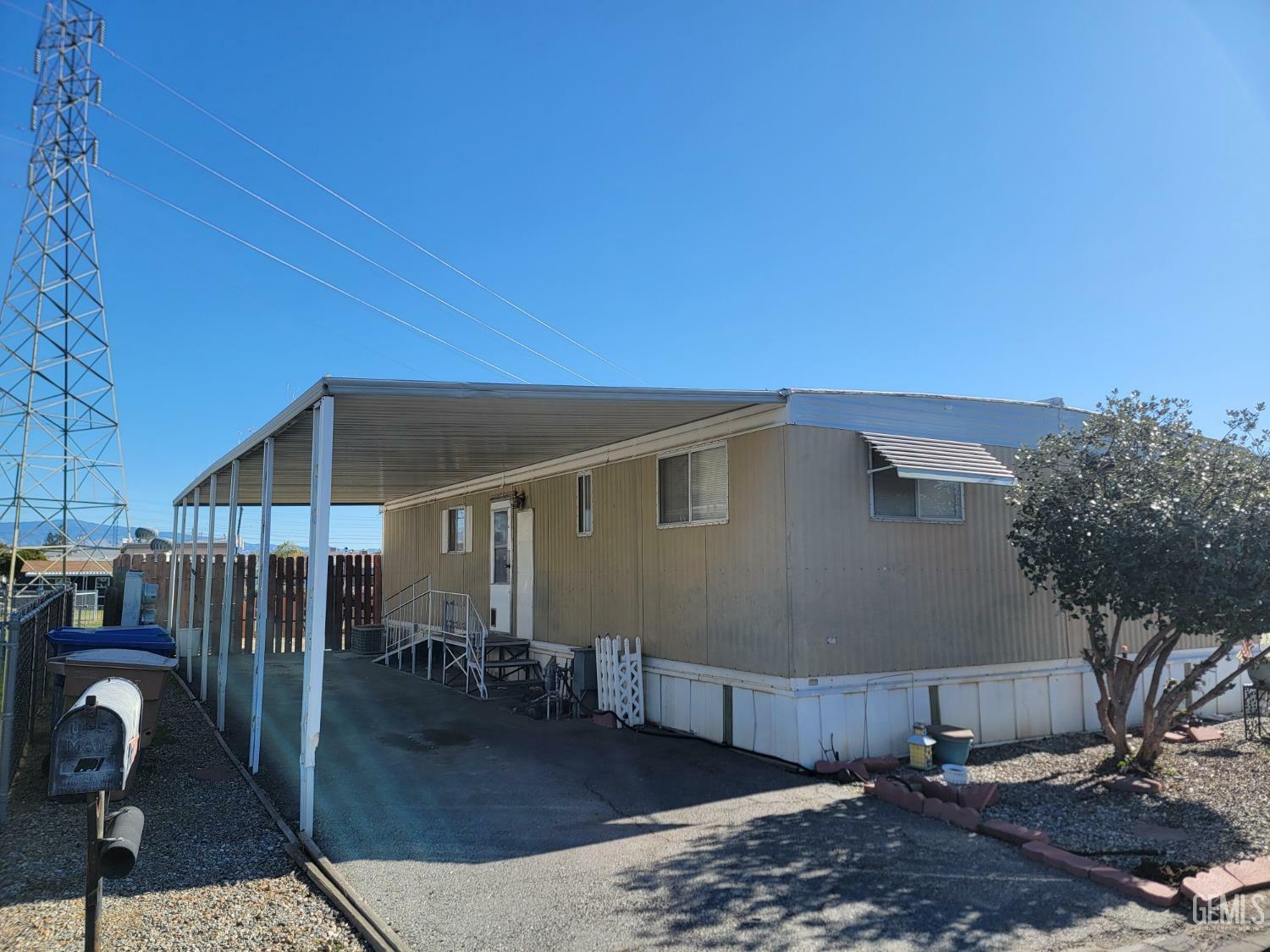 Property Photo: 40 Golfers Lane CA 93308