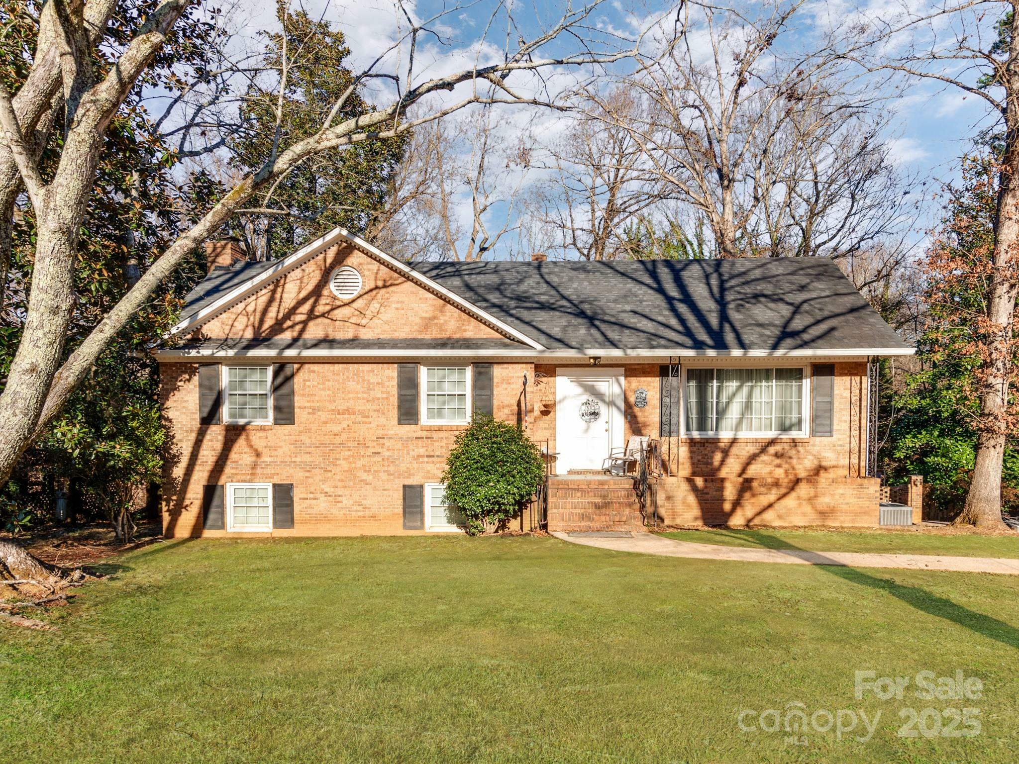 Property Photo:  7527 Gayle Avenue  NC 28212 