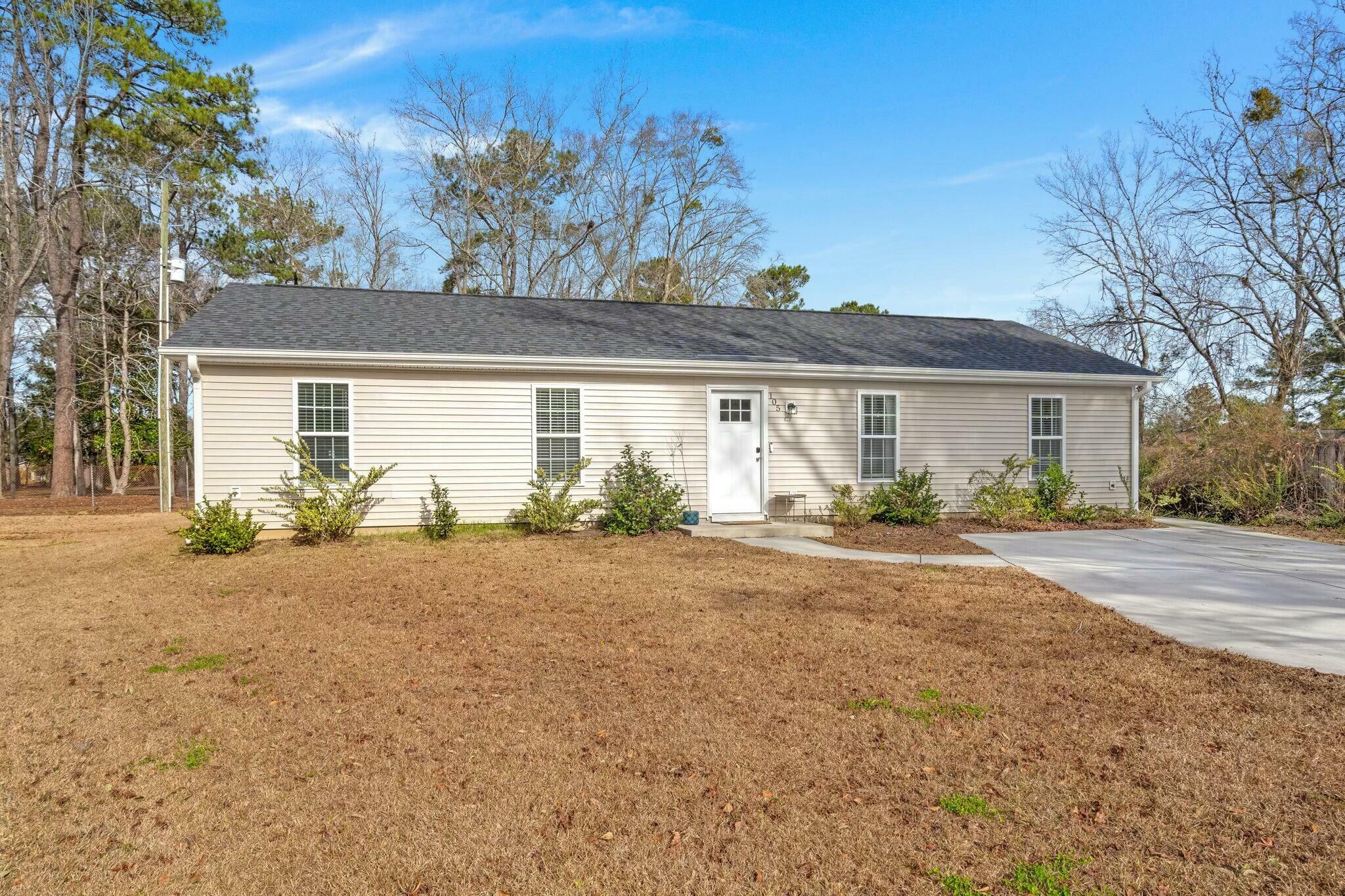 Property Photo:  105 Dahlia Place  SC 29483 