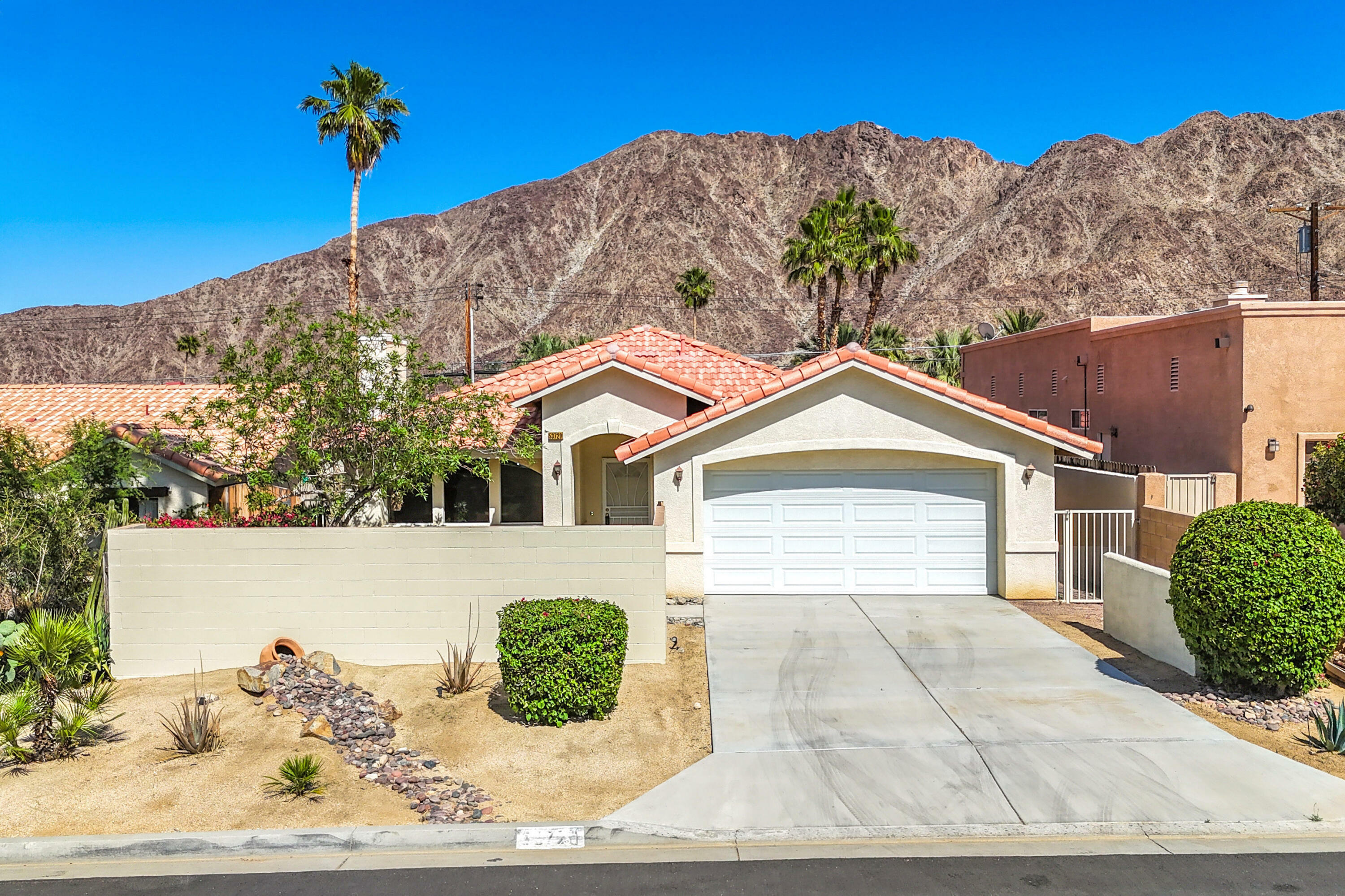 Property Photo: 53720 Avenida Mendoza CA 92253