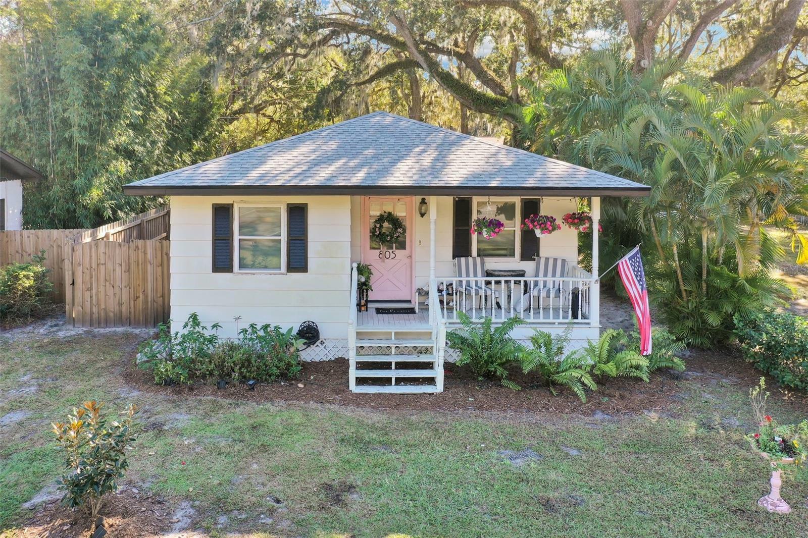 Property Photo:  805 E 20th Street  FL 32771 