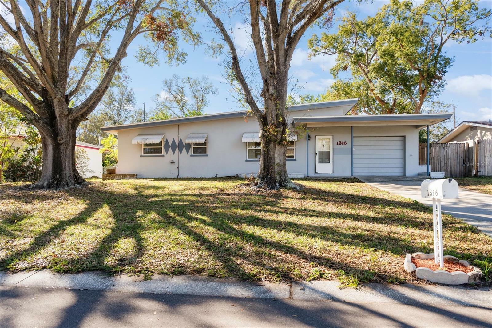 Property Photo:  1316 S Evergreen Avenue  FL 33756 