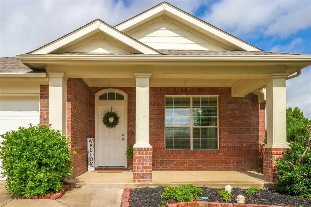 Property Photo: 4324 Highgate Road TX 76244