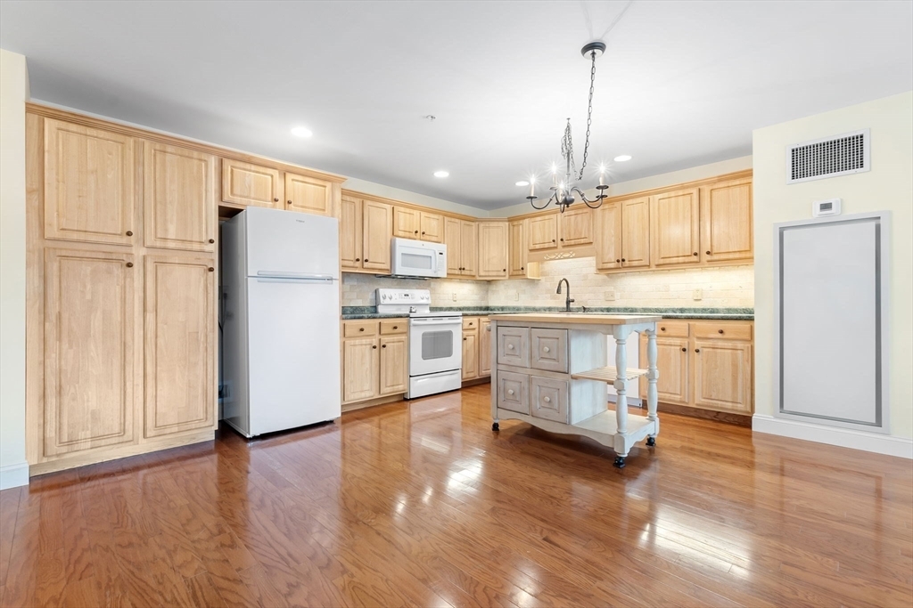Property Photo: 135 Beach Rd 200 MA 01952