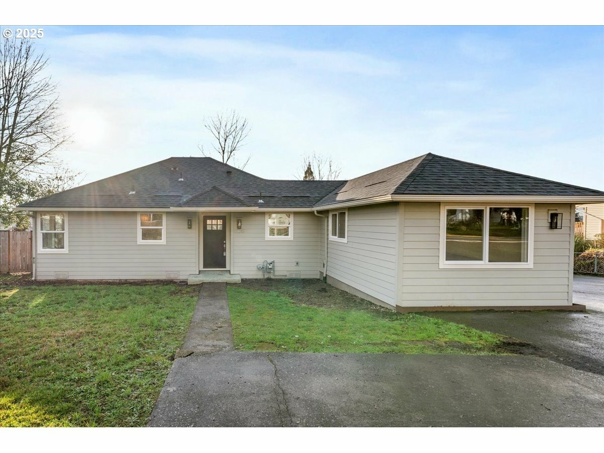 15215 SE Oatfield Rd  Milwaukie OR 97267 photo